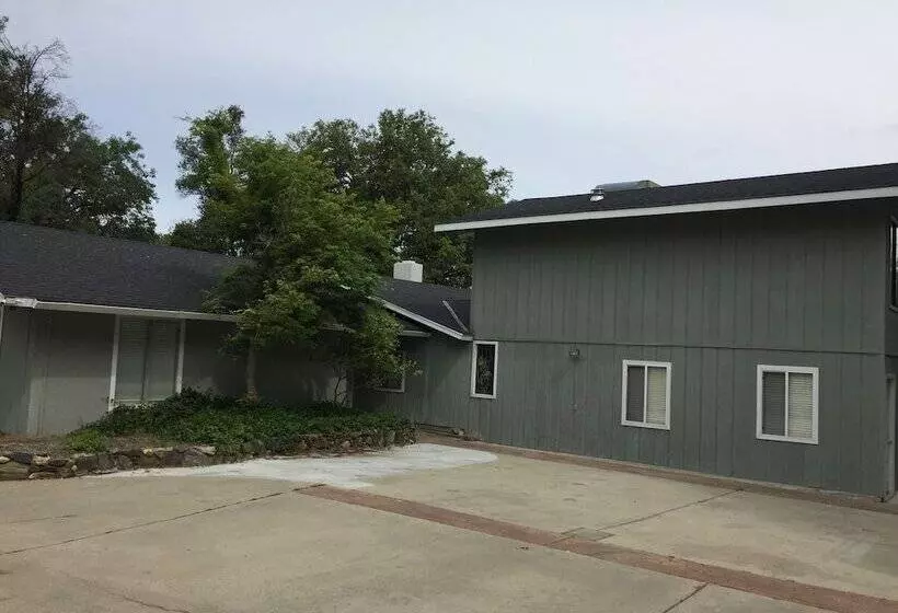 Mountain Trail Lodge And Vacation Rentals