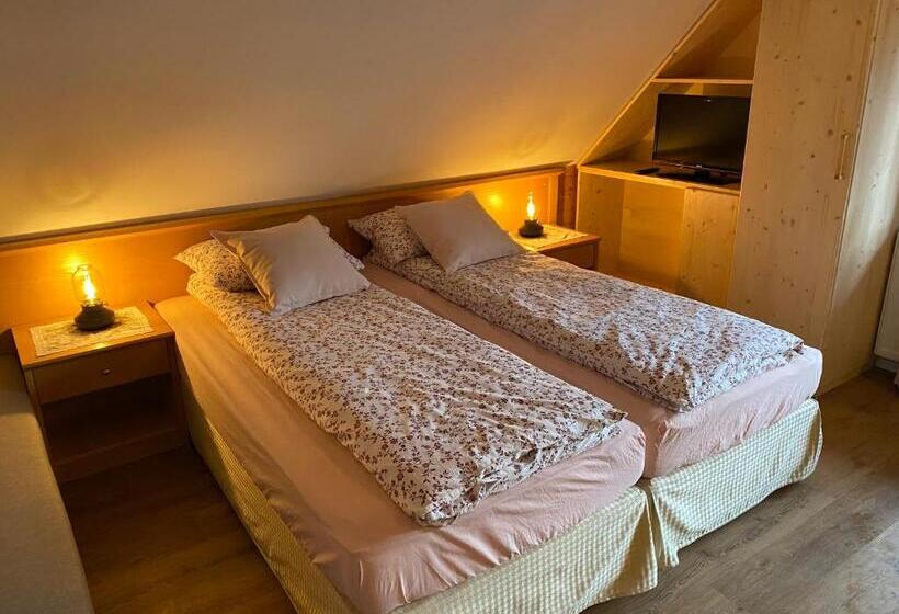 تختخواب و صبحانه Hiša Planšar Bohinj Accommodations