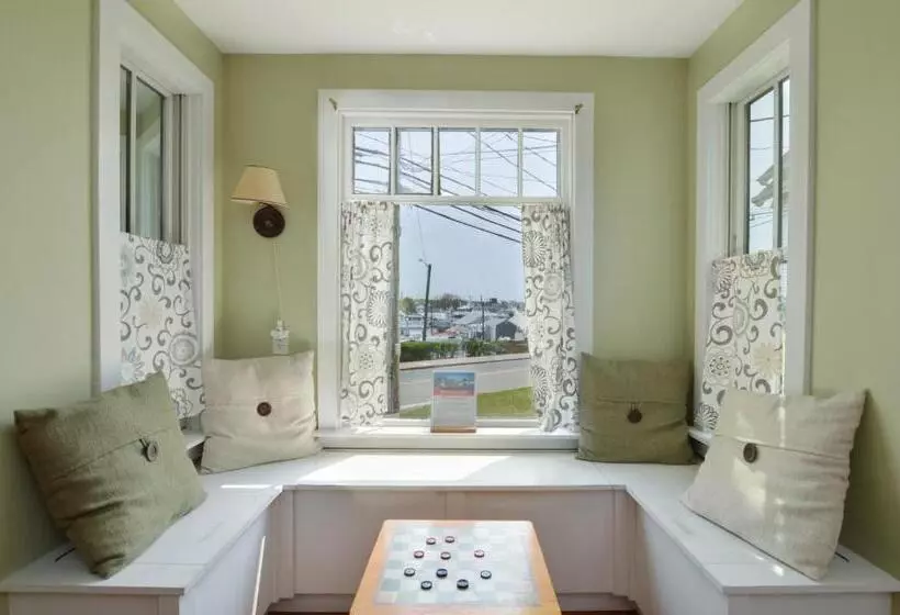 Hi   Hyannis Hostel