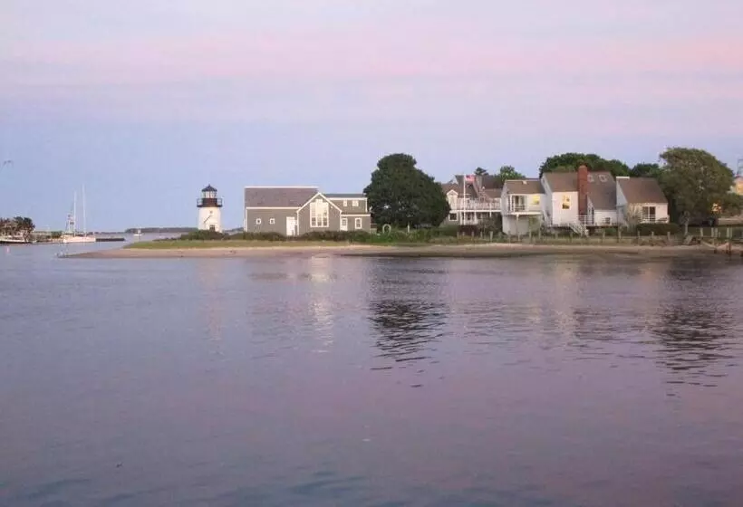 Hi   Hyannis Hostel