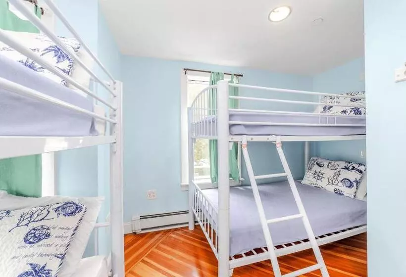 Hi   Hyannis Hostel
