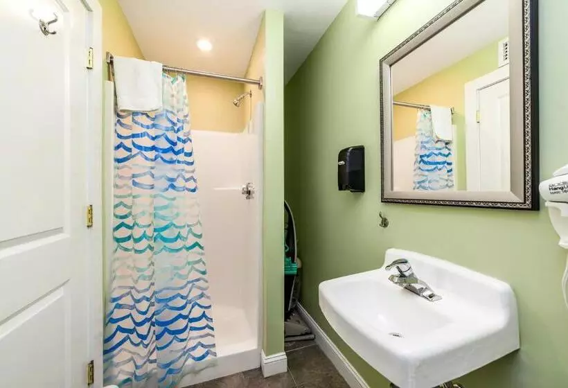 Hi   Hyannis Hostel