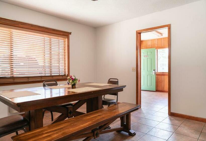 Отель Riviera Motor Lodge