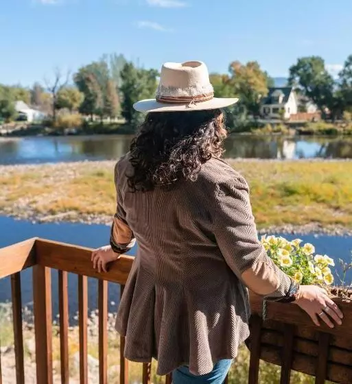 Hotelli Riviera Motor Lodge