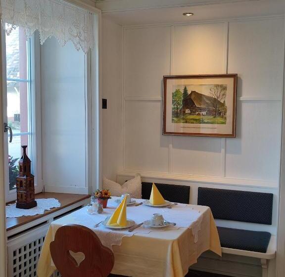 פנסיון Boutique Hotel Krone