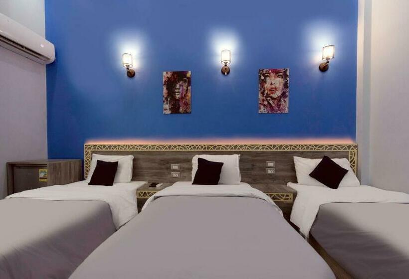 Australian Deluxe Hostel