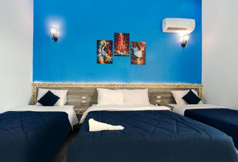 Australian Deluxe Hostel