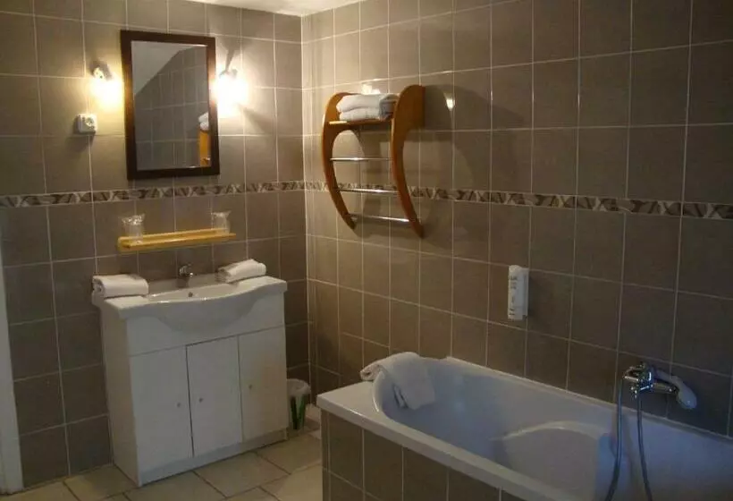 Majatalo Manade Cavallini   Mas De Pioch