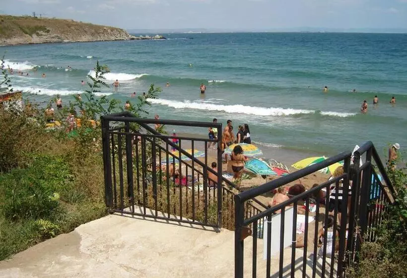 ペンション Villa Lazuren Bryag
