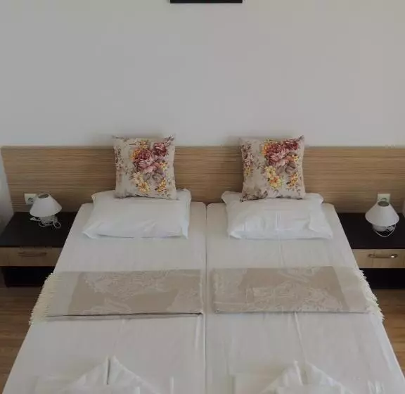 ペンション Villa Lazuren Bryag