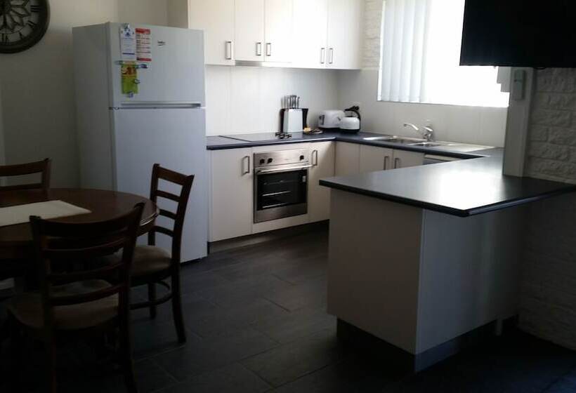 Отель Apollo Holiday Units