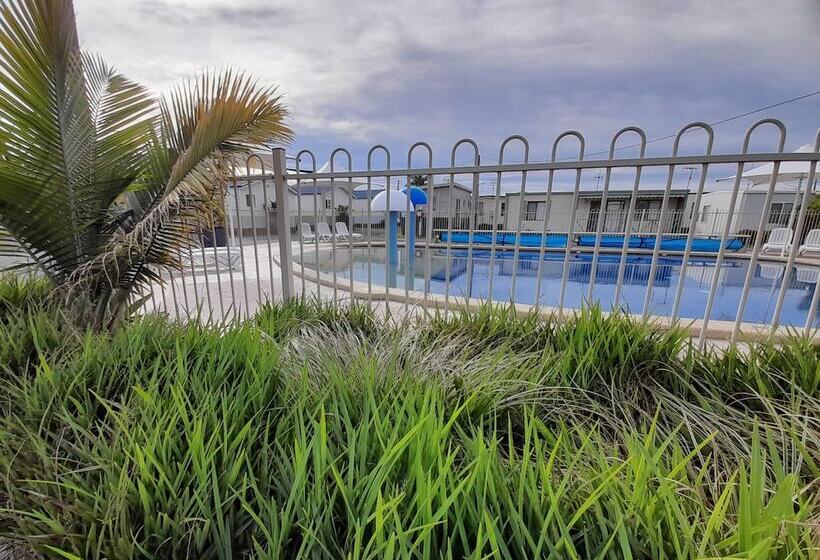 فندق Clyde View Holiday Park