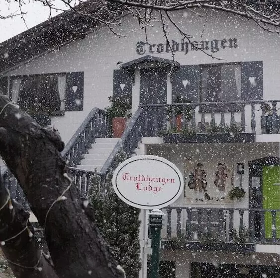 Hotelli Troldhaugen Lodge   Adults Only