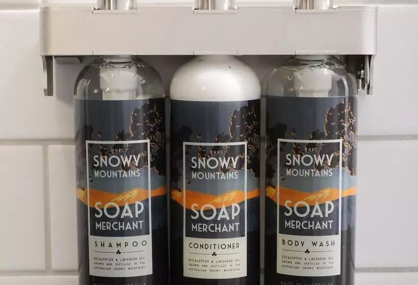 Hotelli Troldhaugen Lodge   Adults Only