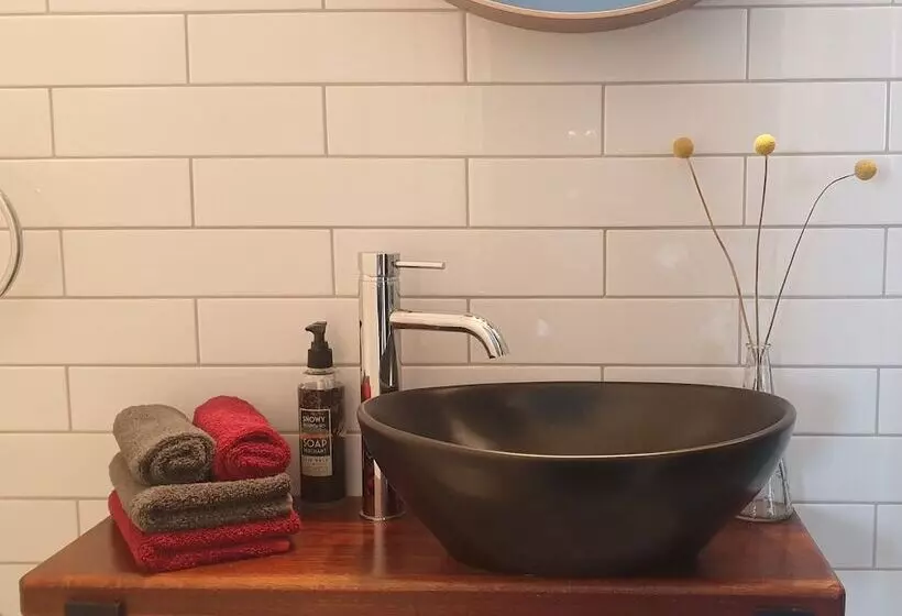 Hotelli Troldhaugen Lodge   Adults Only