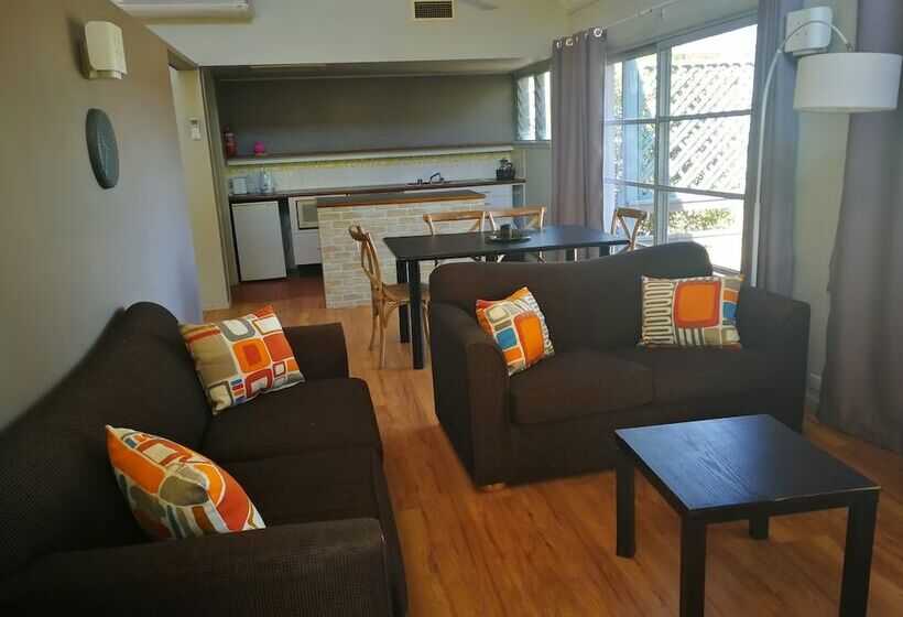 膳宿费 Vineyard Hill