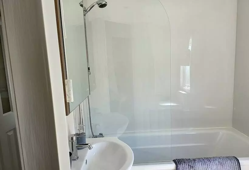 Hotelli 2br Sleeps6 Fireplace Parking Patio Seaside