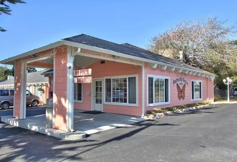 Motelli Butterfly Grove Inn