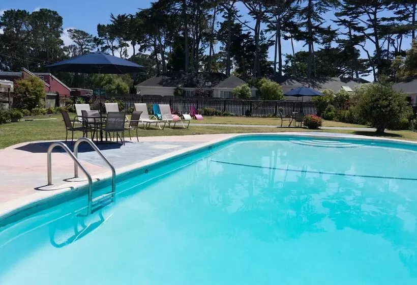 Motelli Butterfly Grove Inn