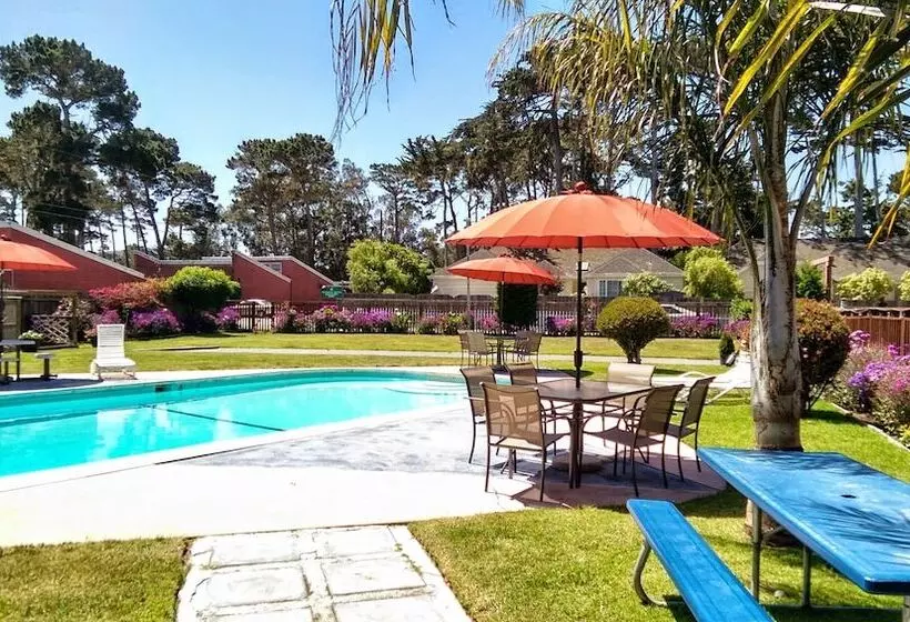 Motelli Butterfly Grove Inn