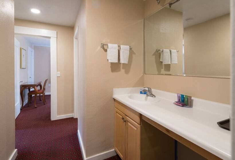 مُتل Butterfly Grove Inn