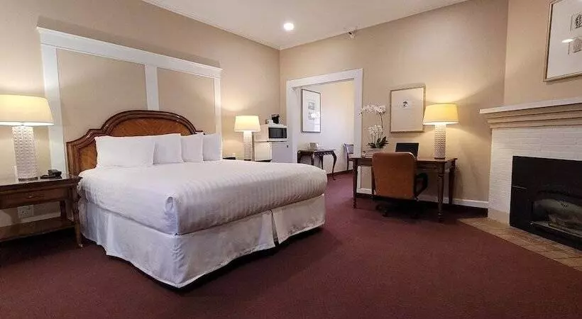 Motelli Butterfly Grove Inn