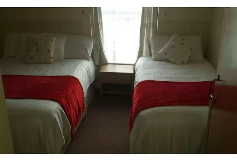 تختخواب و صبحانه Oaklands