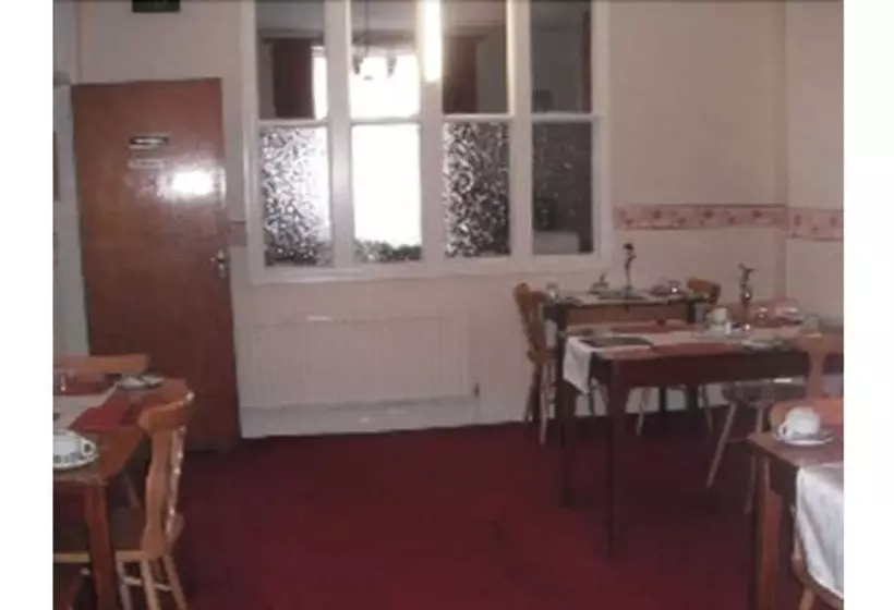 تختخواب و صبحانه Oaklands