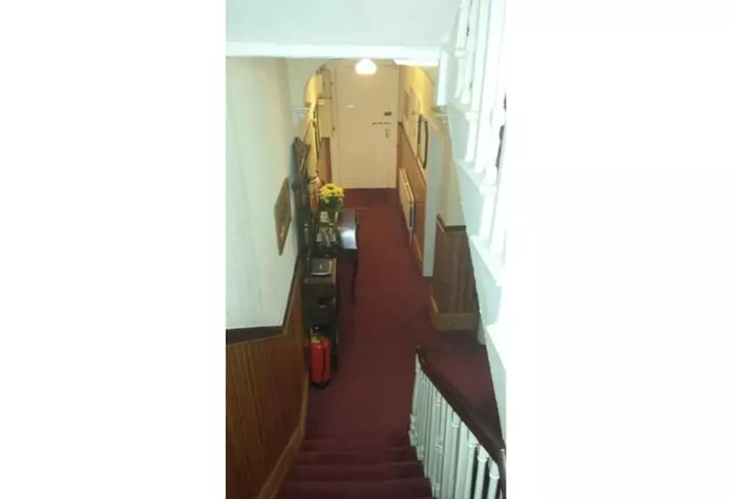 تختخواب و صبحانه Oaklands