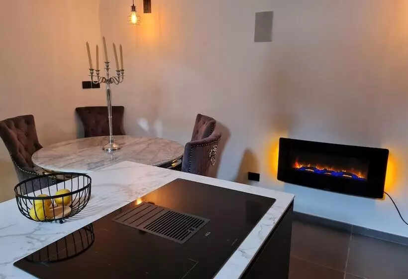 1 Bed Cottage With Indoor Hot Tub And Sauna