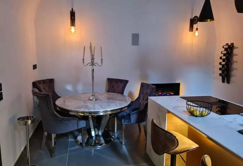 1 Bed Cottage With Indoor Hot Tub And Sauna