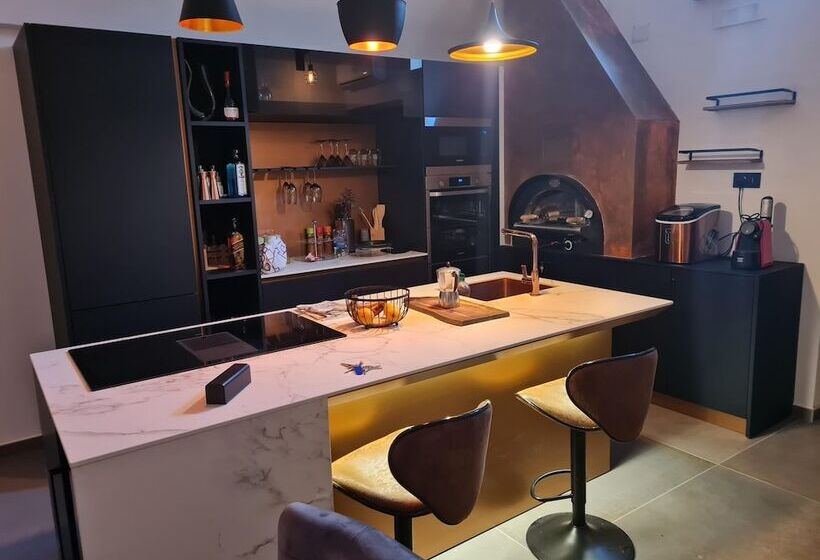 1 Bed Cottage With Indoor Hot Tub And Sauna