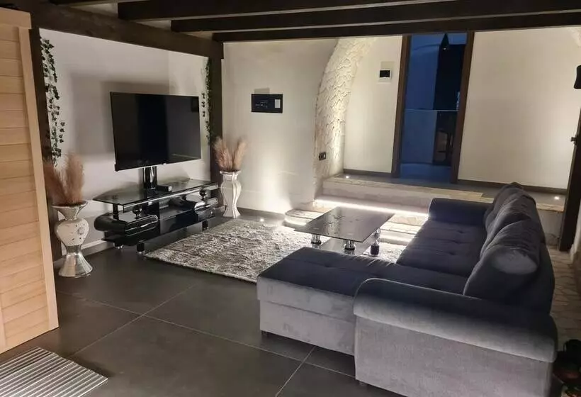 1 Bed Cottage With Indoor Hot Tub And Sauna