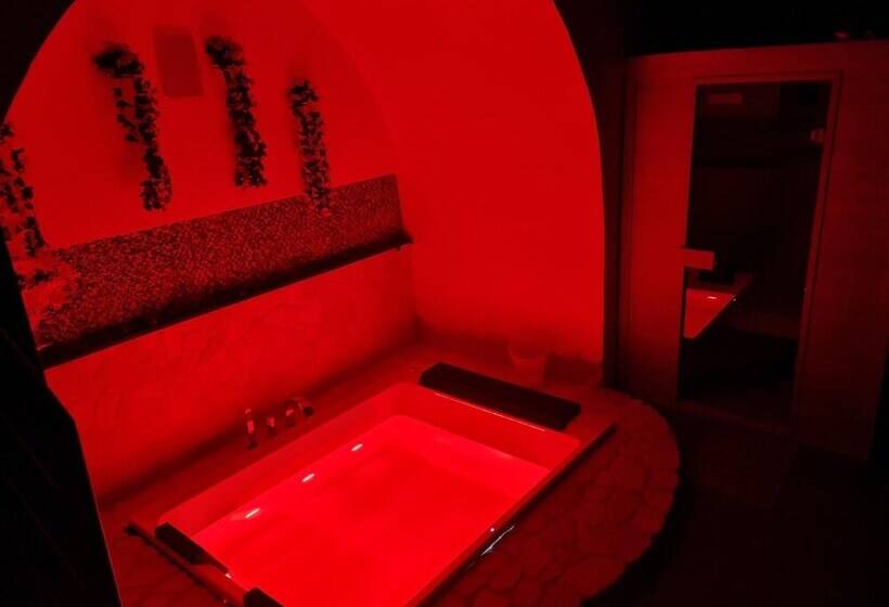 1 Bed Cottage With Indoor Hot Tub And Sauna