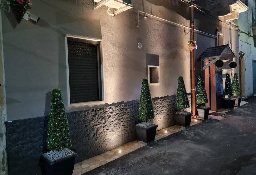 1 Bed Cottage With Indoor Hot Tub And Sauna