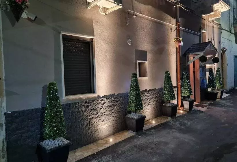 1 Bed Cottage With Indoor Hot Tub And Sauna