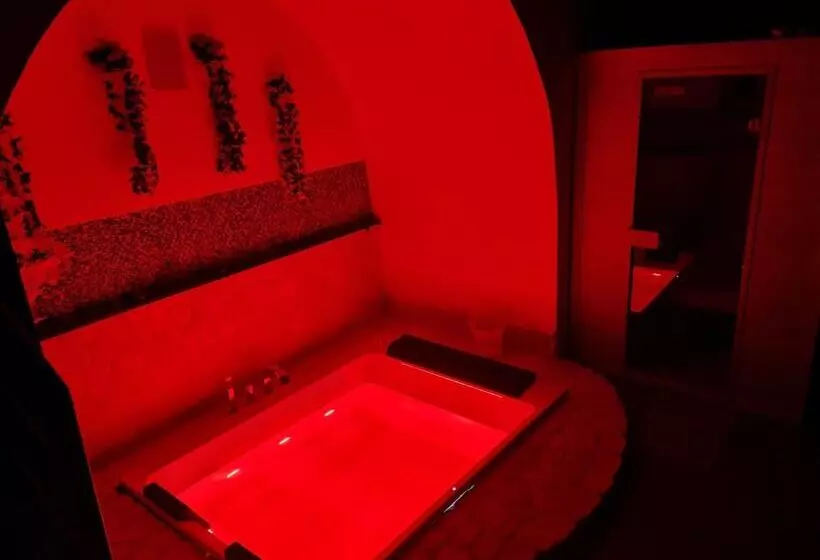 1 Bed Cottage With Indoor Hot Tub And Sauna