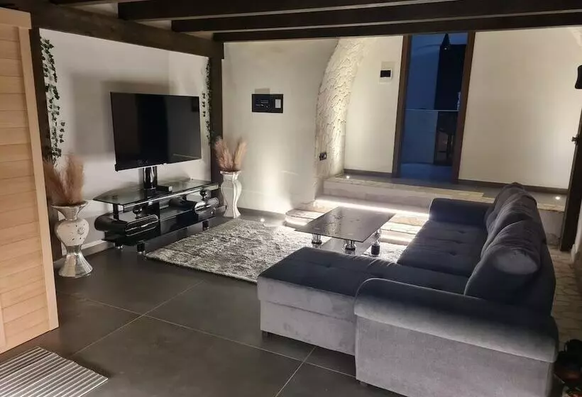 1 Bed Cottage With Indoor Hot Tub And Sauna