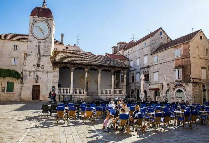 Hotelli Private Double Bed Room With Balcony And Sea View