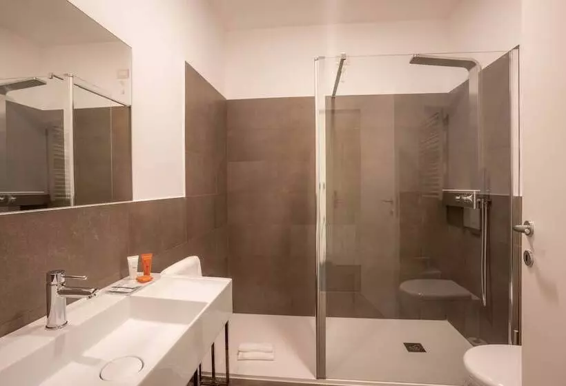 Hotel V