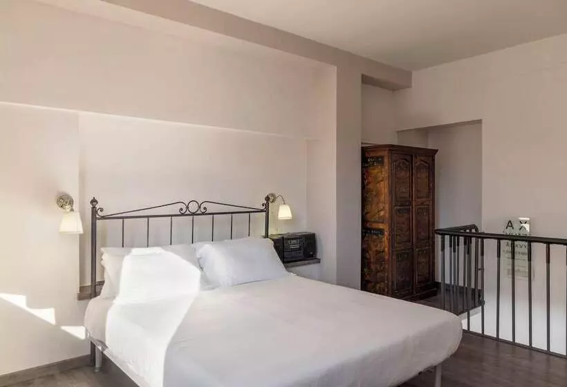 Hotel V