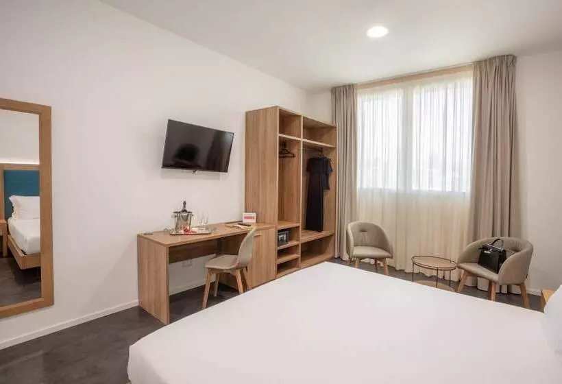 Hotel V