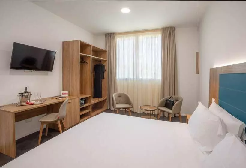 Hotel V