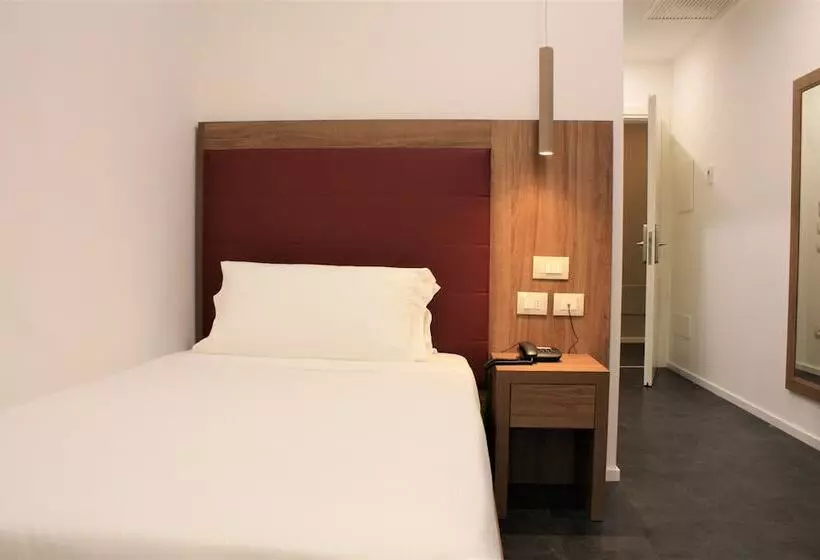 Hotel V