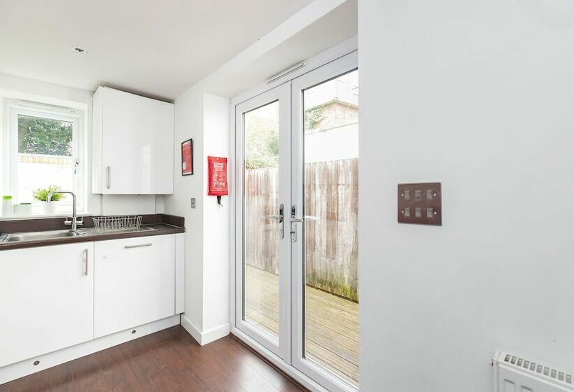 Residenza Sunny Terrace By Kasar Stays