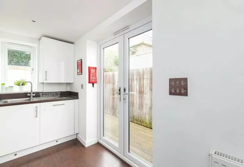 Residenssi Sunny Terrace By Kasar Stays