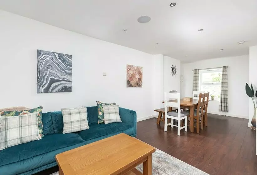 Residenssi Sunny Terrace By Kasar Stays