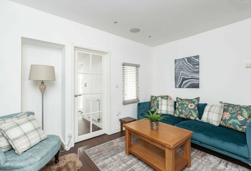 Residenza Sunny Terrace By Kasar Stays