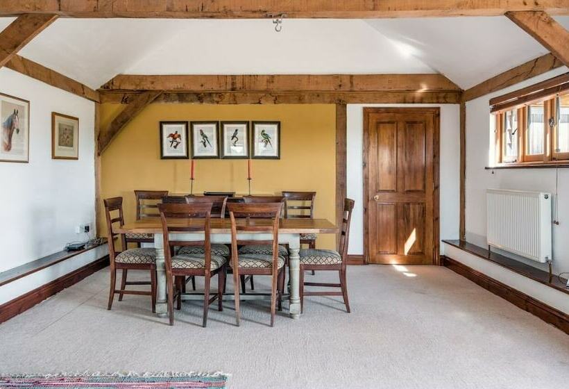 Отель Huish Lodge