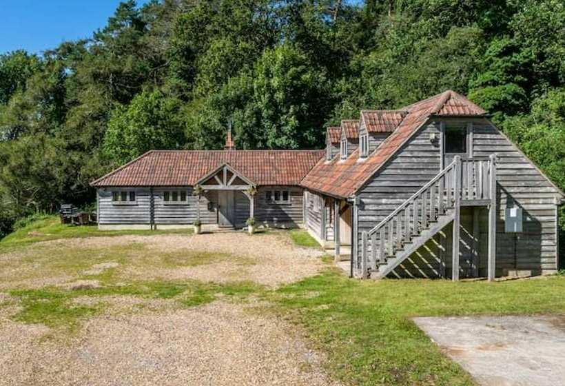 Отель Huish Lodge